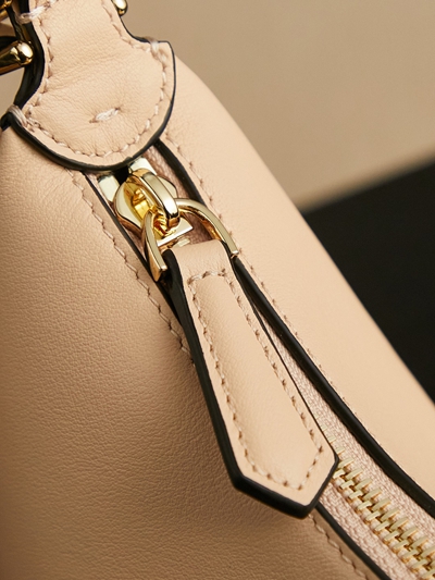 フェンディバッグ着用イメージ